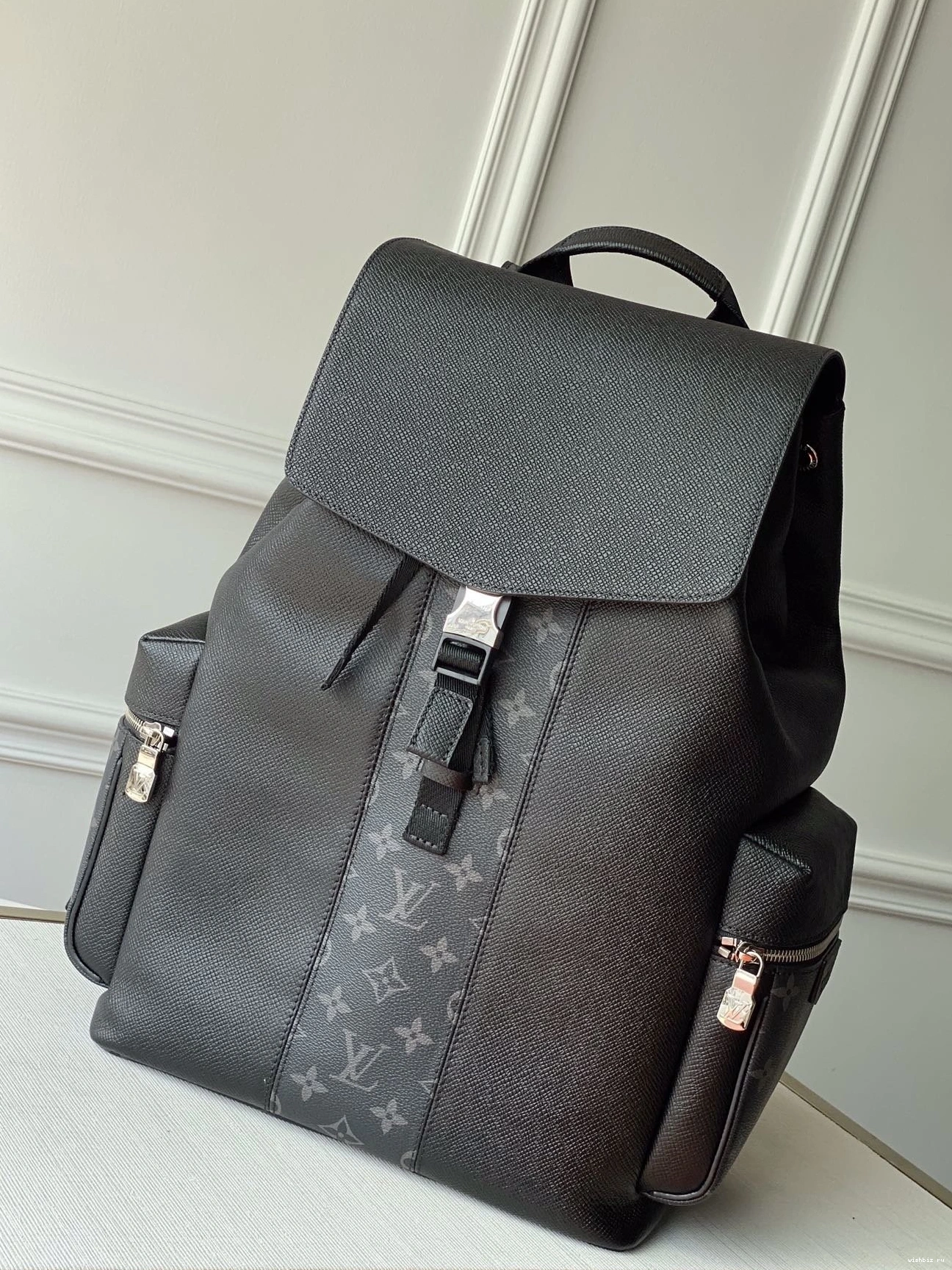 WIS VUITTON OUTDOOR BACKPACK LOUIS 1123